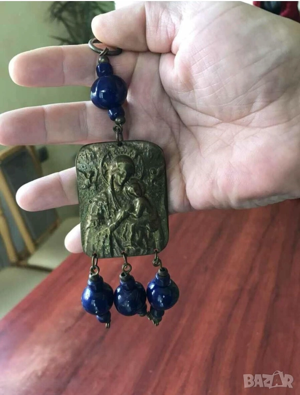 Старинна бронзова икона Богородица Дева Мария с орнаменти за да ви пази и закриля, снимка 1