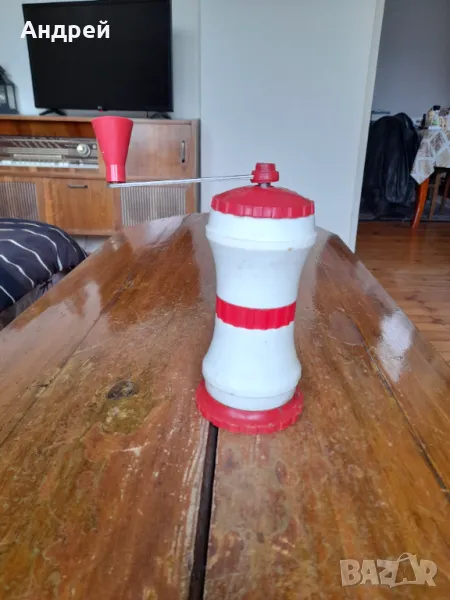 Стара кафемелачка,мелничка,мелница за кафе #26, снимка 1