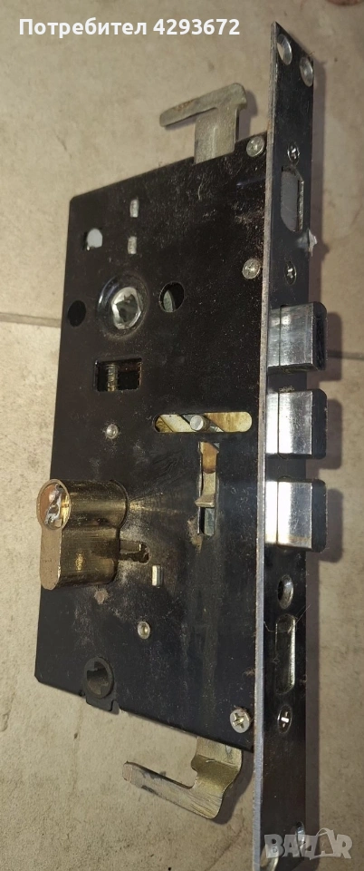 Секретна брава с патрон с 4 ключа - 2ра употреба, снимка 1