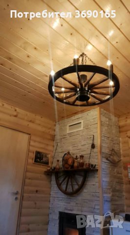 Полилеи от автентични реставрирани колела от каруца с дървени чашки , снимка 13 - Лампи за таван - 40211492