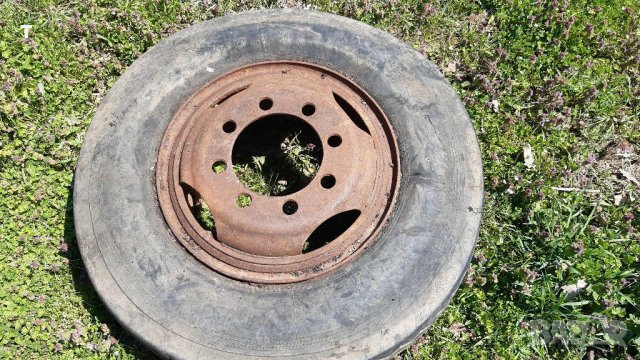 Гуми 9.00 × 20 9*20 с джанта на Зил