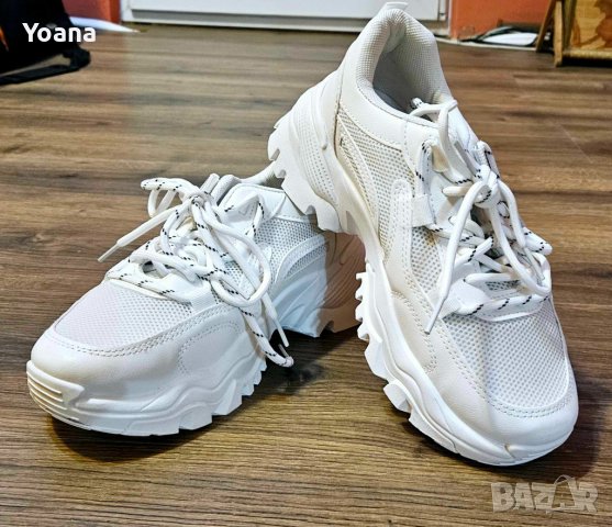 Спешно дамски бели маратонки