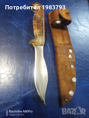 Стар нож с кожена кания и интересна форма.