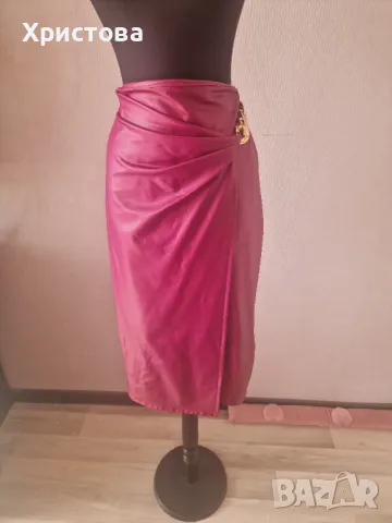 Нова с етикет! Пола сатен с миди дължина - 25,00лв.