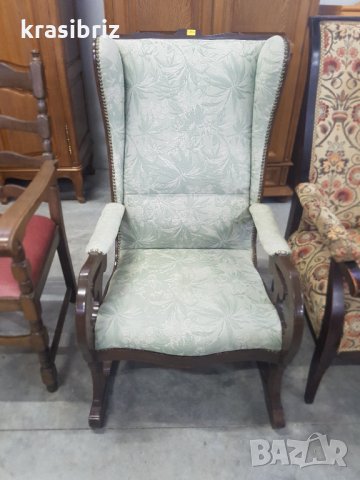 Старинно кресло масивно дърво с луксозна тапицерия с капси , снимка 2 - Дивани и мека мебел - 17122823