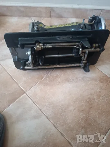 Шевна машина, снимка 9 - Антикварни и старинни предмети - 47861575