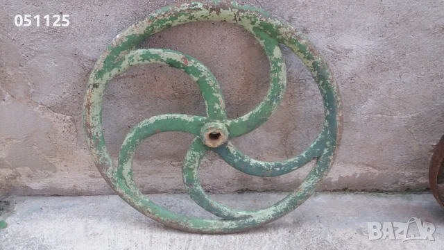 масивно възрожденско чигунено колело , снимка 17 - Антикварни и старинни предмети - 50659927