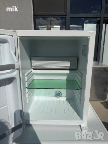 Минибар - Малък хладилник с нагреватели, снимка 6 - Хладилници - 51952072