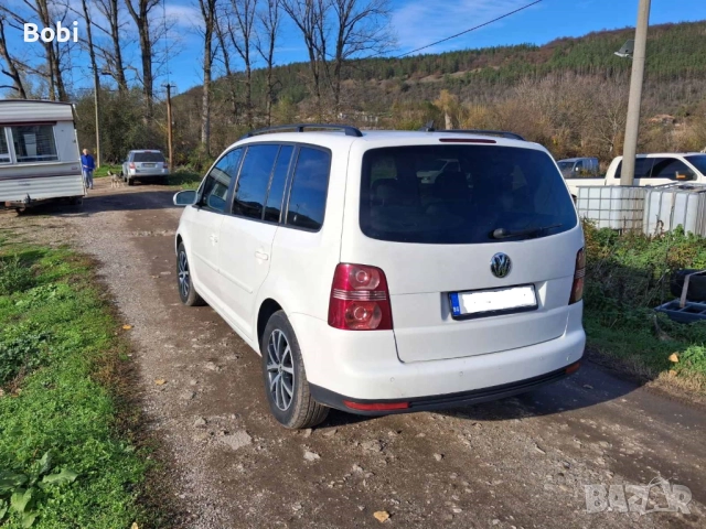 VW Touran 2.0TDI Automatic, снимка 6 - Автомобили и джипове - 49999025