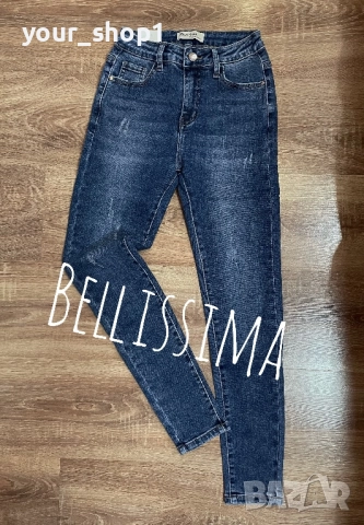 Слим модел дамски дънки с кръпки по кракът 