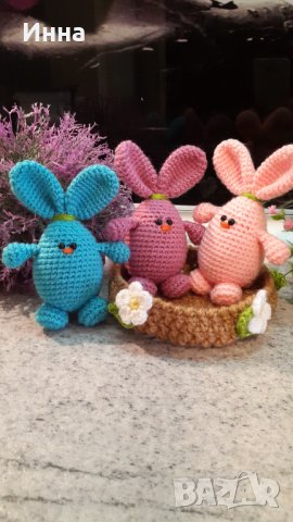 Великденски подаръци. Три зайчета в гнездото. Плетена играчка. Ръчно изработени., снимка 5 - Романтични подаръци - 39875113