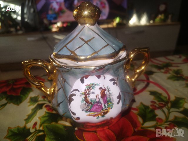 Изключително красив англйиски  порцеланови сервиз за кафе или чай Състои се от 15 части.  Ярки цвето, снимка 6 - Сервизи - 43541539