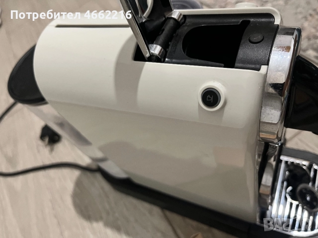 Кафемашина Nespresso с 20 капсули, използвана