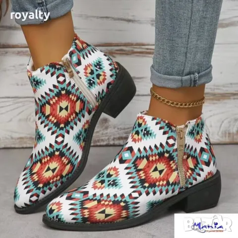 Шарени обувки с цип