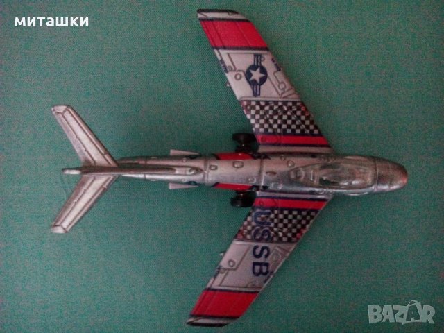 Модел на изтребител Ф 86, снимка 2 - Колекции - 34779538