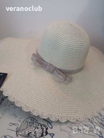 Широкопола лятна капела бежова