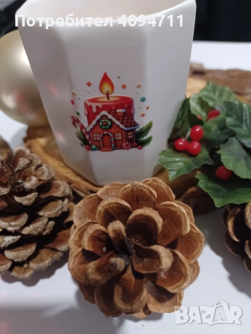 Декоративна свещ със соев восък с аромат на цветя/роза и жожоба в красива порцеланова чаша.