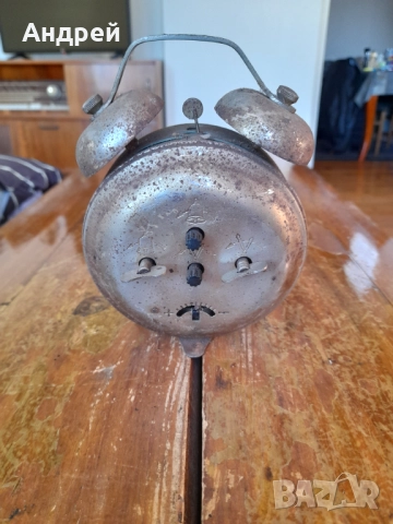 Стар настолен часовник будилник Янтар,Jantar #6, снимка 3 - Антикварни и старинни предмети - 52805427