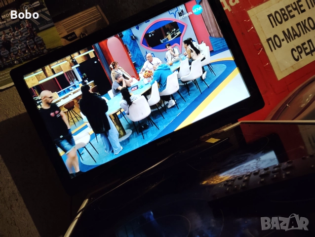 Телевизор PHILIPS 22 DTV, снимка 2 - Телевизори - 52240677