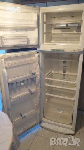 Продавам голям Хладилник WHIRLPOOL ARG 773 с горна камера - NO FROST, снимка 10 - Хладилници - 44015970