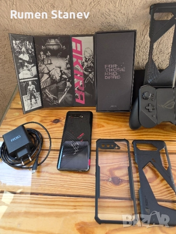 ASUS ROG Phone 5, 256GB, 16GB RAM, 144 Hz, 5G + ROG Kunai 3 Gamepad