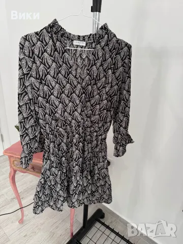 Красива рокля в размер М, подходяща и за S