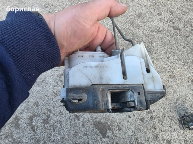 Задна дясна брава за Фолксваген поло 6н2 , снимка 4 - Части - 52268274