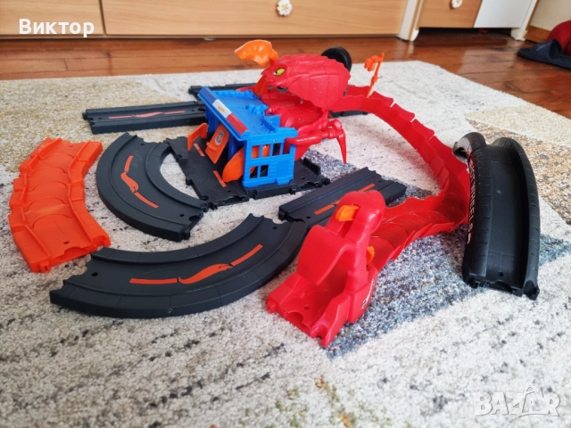 Hot Wheels писта гараж скорпион, снимка 3 - Коли, камиони, мотори, писти - 52678346