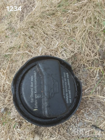 капачка за маслото на голф 4 бензин 1.6, снимка 2 - Части - 51237917