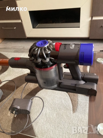 Акумулаторна прахосмукачка Dyson V-8, снимка 2 - Прахосмукачки - 53565565