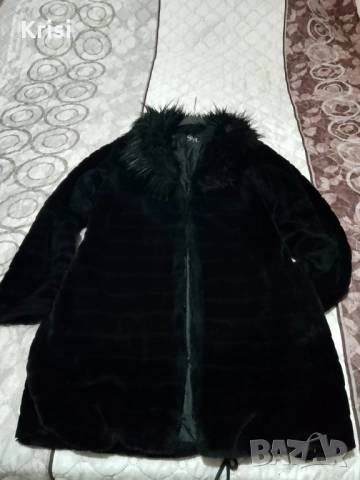 Дамско пухено яке с яка с косъм