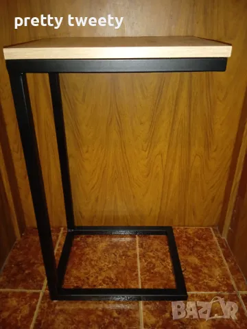 Помощна метална масичка с ПДЧ плот 