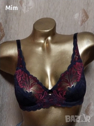 Triumph 75 В Черен сутиен с бродерия 