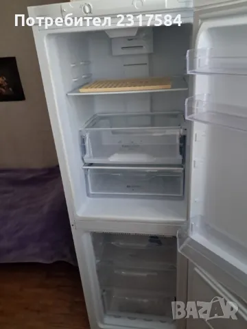 Продавам Хладилник фризер Индезит-Но фрост на 4 години.