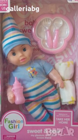 Кукла на бебе с шишенце, прибори и памперс 