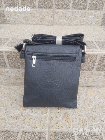 Малка черна дамска чанта с цял капак обшит с кожена лента през рамо или през тялото от екокожа , снимка 5 - Чанти - 28650961