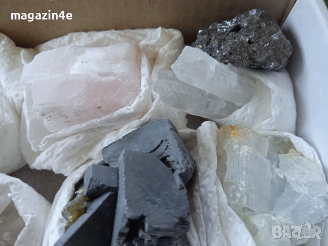 Sale, Кутия с минерали от България,естествени кристали и камъни, за колекционери геолози любители, , снимка 5 - Колекции - 51854584