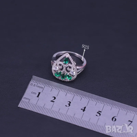 Сребърен комплект със смарагди, снимка 2 - Бижутерийни комплекти - 44888231