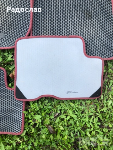 Два комплекта стелки за Dacia Duster 2021 година, снимка 4 - Аксесоари и консумативи - 52519082