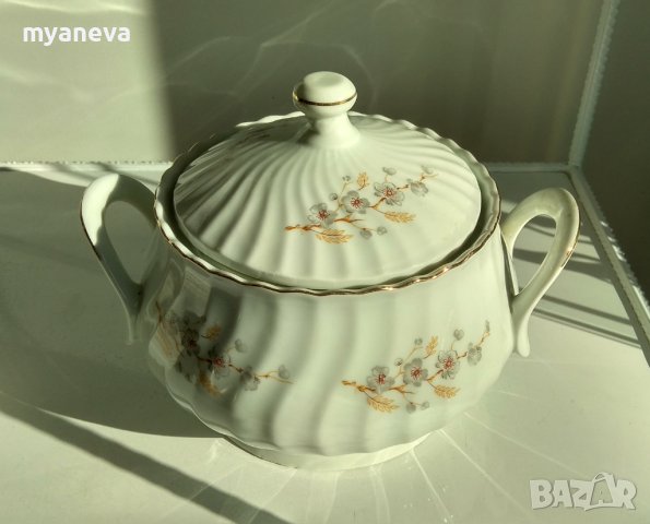 Порцелан, супник с богата орнаментика и печат за българско  производство . , снимка 1 - Чинии - 43749639