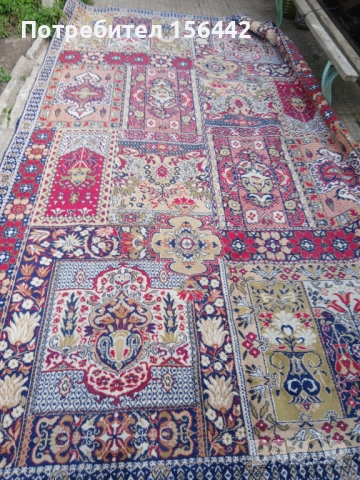Красив персииски килим с богат и разнообразен орнамент., снимка 6 - Килими - 52076486