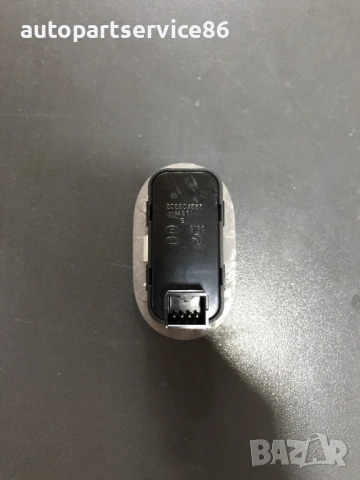 Бутон за повдигане на задно ляво стъкло за KIA Carnival (2006–2011) 93590-4D100, снимка 2 - Части - 53191636