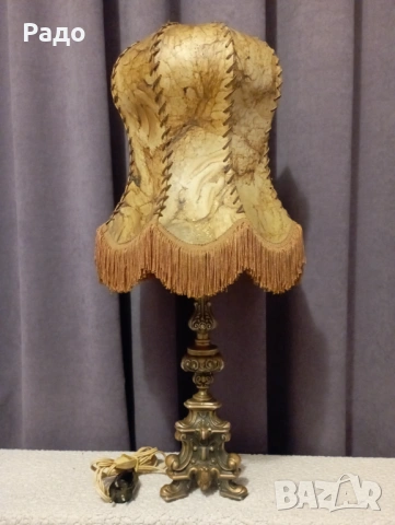 Голяма масивна бронзова лампа с кожен абажур
