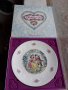 Колекционерска чиния Royal Doulton Valentines Day 1979, снимка 1 - Антикварни и старинни предмети - 35211286