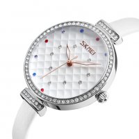Дамски кварцов часовник, бял с кристалчета, снимка 2 - Дамски - 27940256