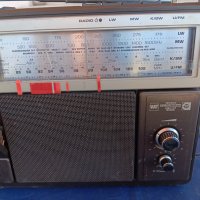 GRUNDIG RR 220 Радиокасетофон, снимка 3 - Радиокасетофони, транзистори - 44132353