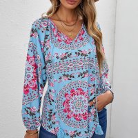 Дамска блуза в светлосиньо с принт на цветя, снимка 1 - Блузи с дълъг ръкав и пуловери - 40526078