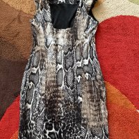 Дамска рокля със змийски принт и леко гол гръб Размер М, снимка 3 - Рокли - 43083944
