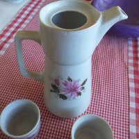 Български порцелан кана с 5 чаши за ракия, снимка 4 - Чаши - 33040637