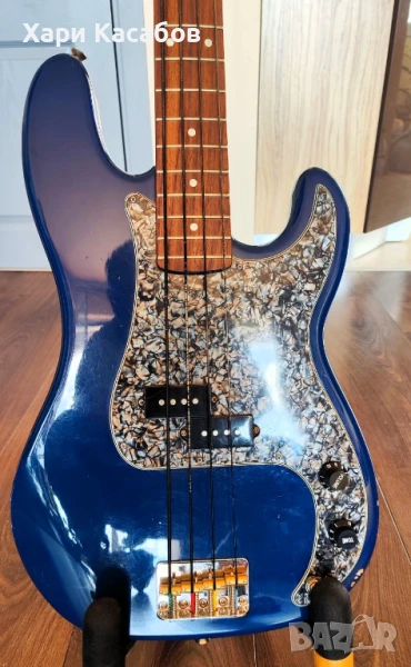 Бас китара Squier P, снимка 1